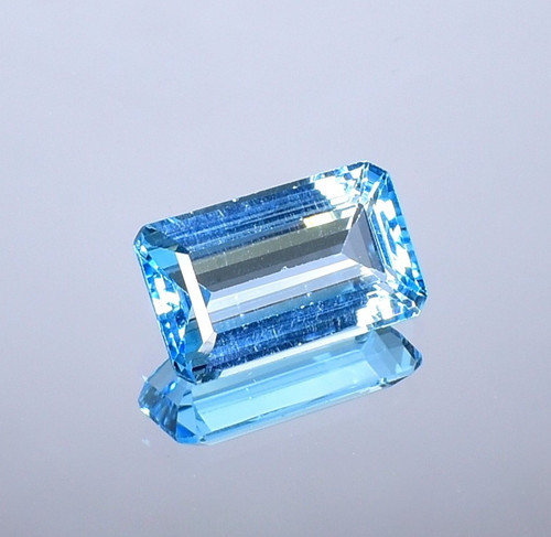 Topaze bleue naturelle - , à