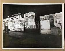 PHOTO 1957 PARIS GARAGE Renault Motobécane Pompe à Essence Station service Auto