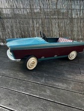 Voiture à pédales de