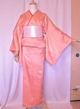 Kimono japonais brillant saumon rose photo plume pure soie couleur unie