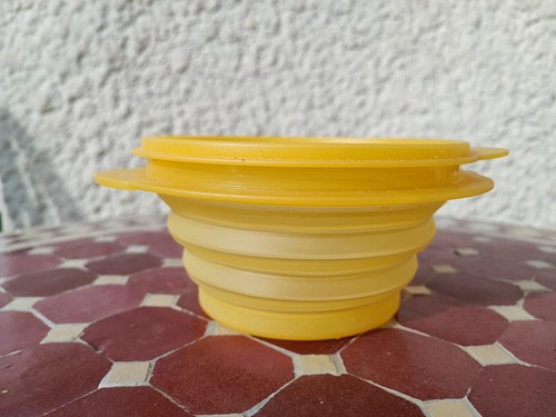 Bol rétractable jaune avec