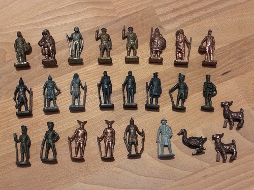 Lot figurines métal - 27,