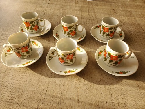Tasses cafe anciennes avec - tasses,