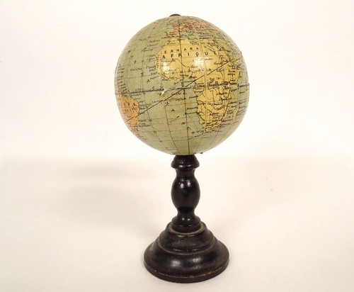 Petit globe terrestre