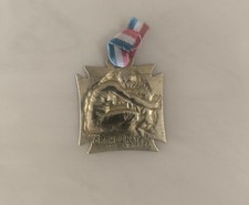 Pendentif médaille signé René LALIQUE vers 1915 Orphelinat des armées