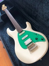 Guitare Sterling by MUSICMAN
