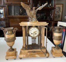 XIXème   Garniture de cheminée a l'aigle, en marbre et bronze. A restaurer