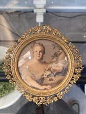 Cadre Porte Photo Ancien En Laiton à Décor De Fleurettes. Diam: 9,5. Verre Bombé