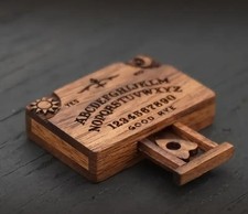 Planche de Ouija Miniature en Bois Sculpté à la Main – Unique & Mystique