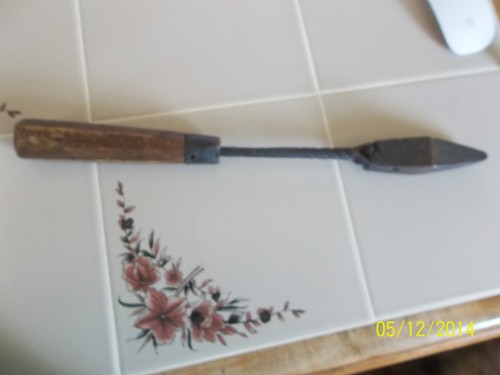 Old vintage primitive wood - old,