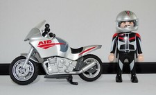 PLAYMOBIL REF 5117 MOTO COURSE GRIS ARGENTE CARENEE  + PILOTE  EXCELLENT ETAT 