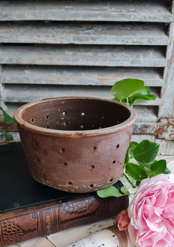 Ancienne faisselle egouttoir - ,
