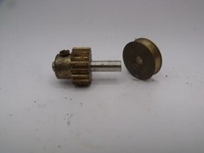 MECCANO -  PIGNON 19 dents 6 mm réf. 25 + POULIE sans moyeu 12 mm réf 23