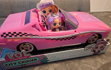 voiture rose et poupée  LOL