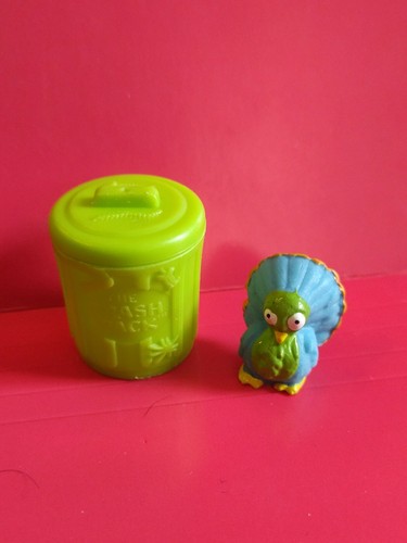 Figurine poubelle bleues - ,