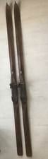 Paire de skis en bois DEVOUASSOUD à Chamonix (piolet Simond)