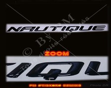Sticker "NAUTIQUE" en relief
