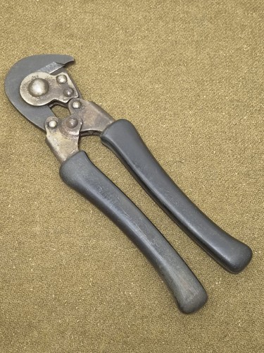 Pince coupe barbelé - ,