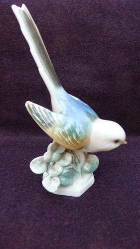 Saxon porcelain bird statuette - bird,