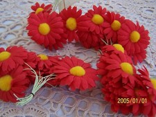 Anciennes fleurs pour modiste, chapeaux. Marguerites rouges. 1950. Réf n°411