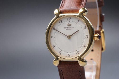 Presque comme neuf montre - [presque, neuf]