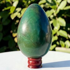Grand oeuf en cristal de jade