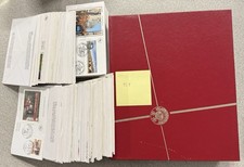 Très bel ensemble de 453 enveloppes 1ers Jours, 151 dans un album (période 1972