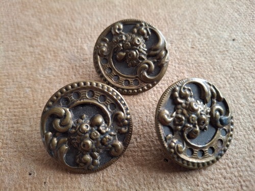 Boutons anciens metal - boutons,