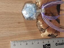 pendentif fait main forme hexagonal  largeur 2.5 cm *2.5 cm en résine bleu vert