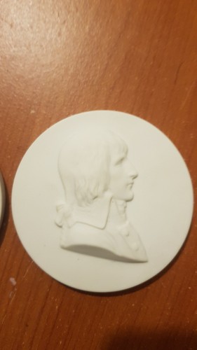 Médaillon biscuit de - 2, en