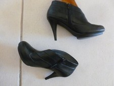  ESCARPINS BOTTINES MARQUE UNITED NUDE  CUIR NOIR TALON AIGUILLE T.39
