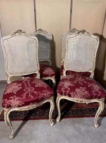 Série quatre chaises - série,