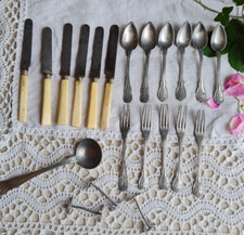 ANCIENNE DINETTE COUVERTS COUTEAUX FOURCHETTES CUILLERES POUR ENFANT POUPEE