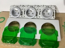 Triple prise de courant 2P+T