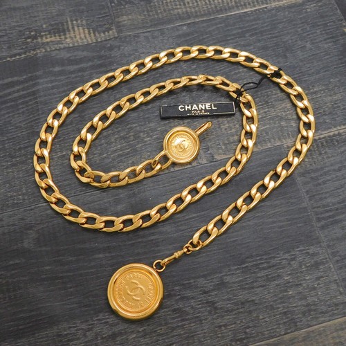 Chanel plaqué logos - cc,