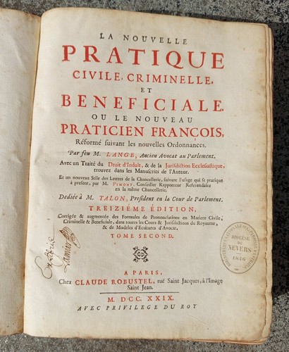 Boite cigares dans livre - boite,