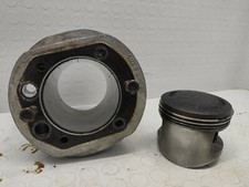 Cylindre Et Piston Gauche BMW