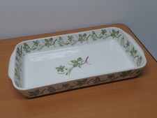 ANCIEN PLAT À GRATIN EN PORCELAINE ESTAMPILLÉ AU DOS "PILIVUYT & Cie"