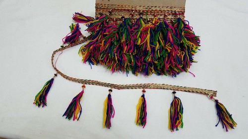 Beau pompon bonne taille - , et