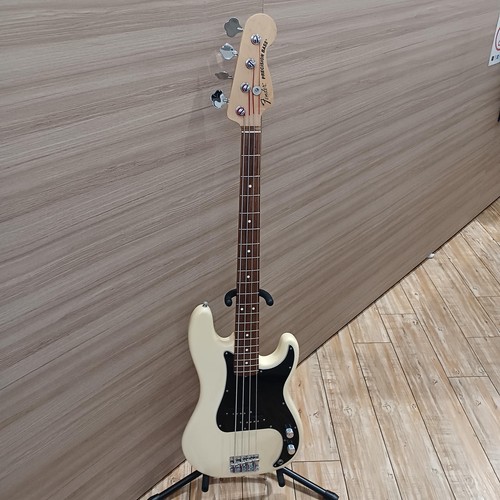Guitare basse électrique