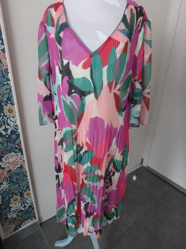 Superbe robe bréal - t, neuve