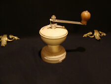 Moulin à café en forme de coloquinte en fer peint années 50-60