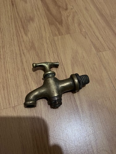 Petit robinet ancien - petit,