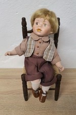 Poupée d'artiste poupée en porcelaine doll 25 cm assise collectionneur rare...