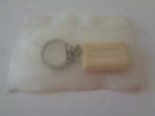 Ancien porte cle miniature - porte,
