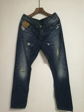 Jean a trou en bonne état en