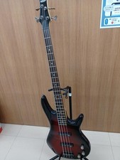 Guitare basse électrique