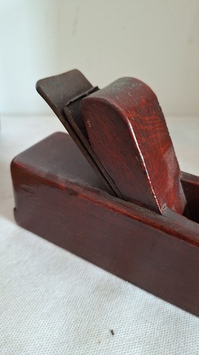 Rabot ancien bois rouge - rabot,