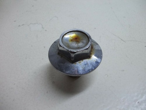 Ecrous vis té - vis,