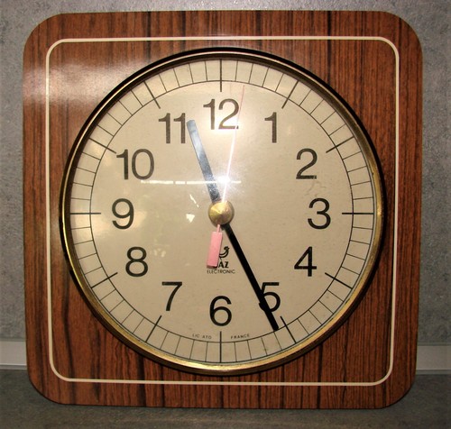 Ancienne horloge murale jaz - , en